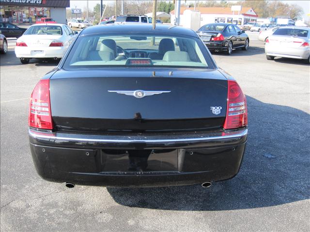 Chrysler 300C 2005 photo 3