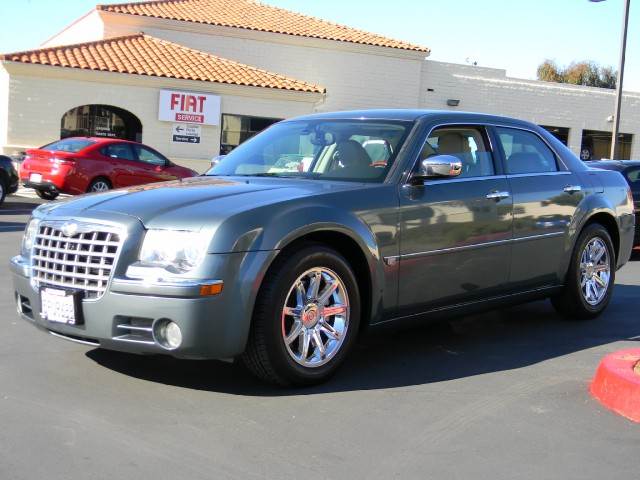 Chrysler 300C 2005 photo 2