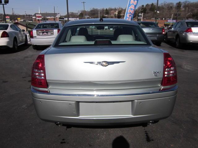 Chrysler 300C 2005 photo 4