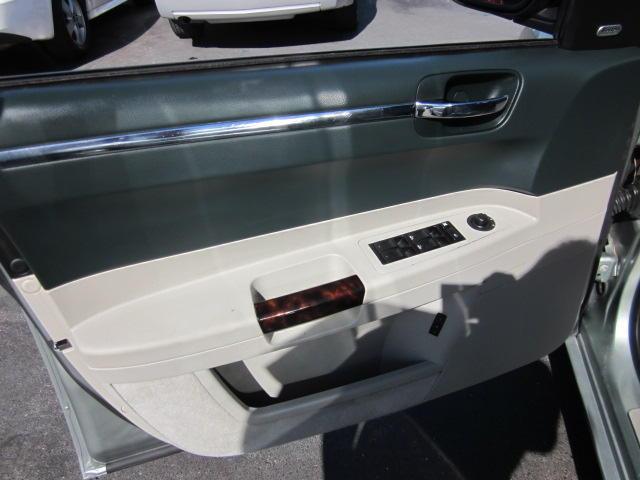 Chrysler 300C 2005 photo 5