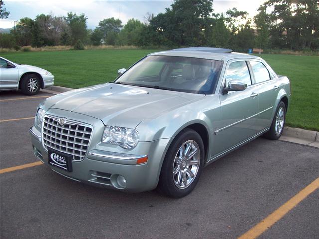 Chrysler 300C 4x4 XLT Sedan