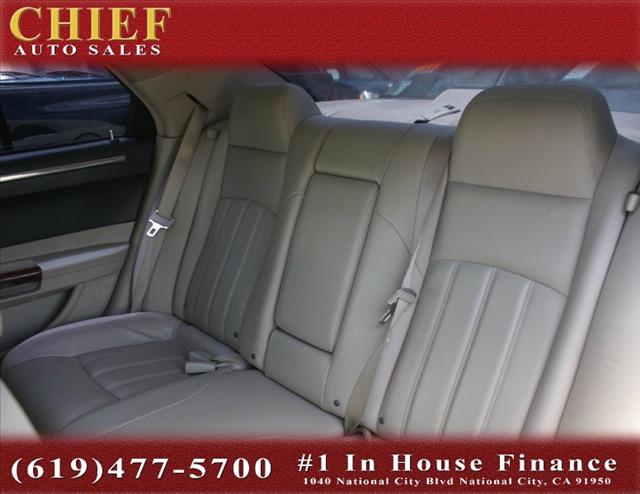 Chrysler 300C SLT Luxury 4x4 Sedan