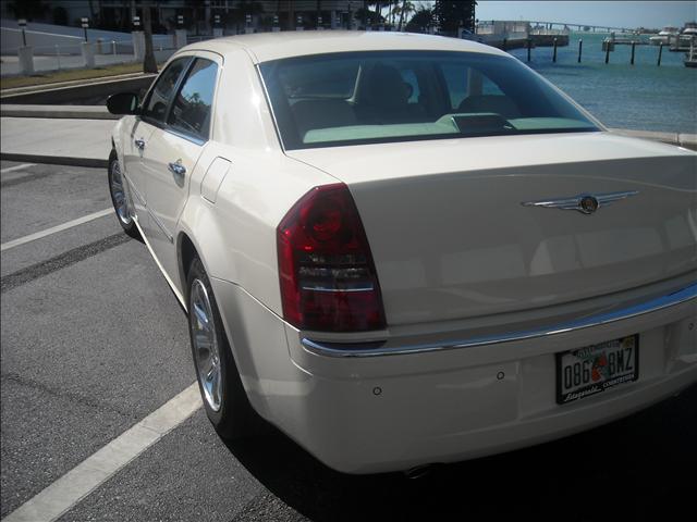 Chrysler 300C 2005 photo 2