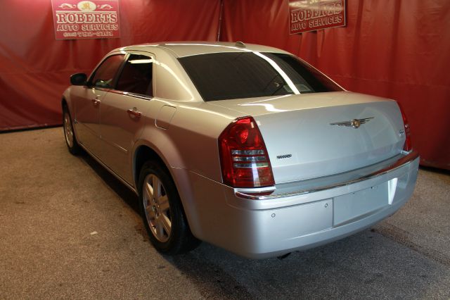 Chrysler 300C 2005 photo 2