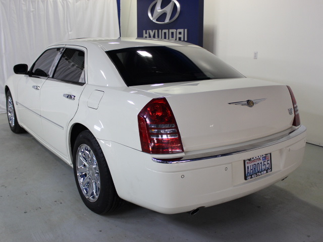 Chrysler 300C 2005 photo 2