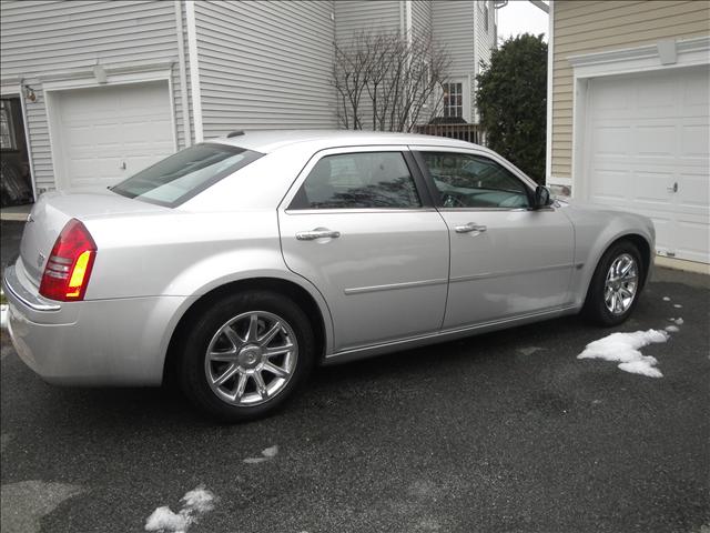 Chrysler 300C 2005 photo 2