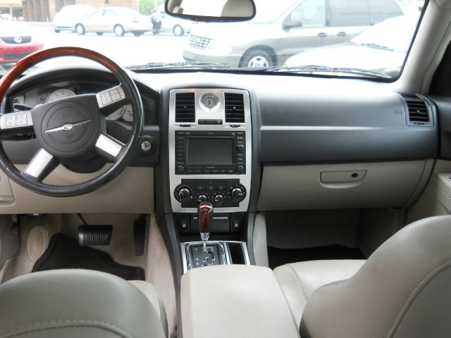 Chrysler 300C 2005 photo 17