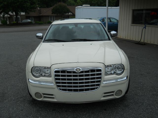 Chrysler 300C 2005 photo 28