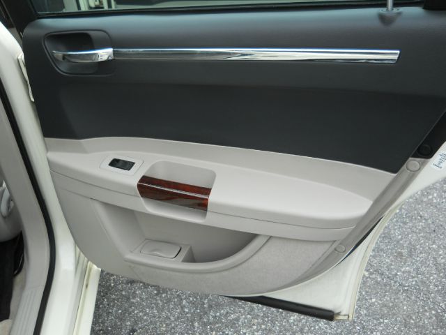 Chrysler 300C 2005 photo 6