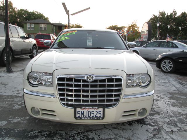 Chrysler 300C Regular Cab Sedan