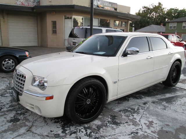Chrysler 300C 2005 photo 2