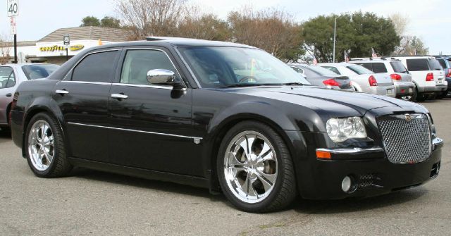 Chrysler 300C 2005 photo 2