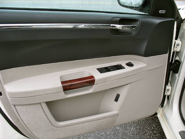 Chrysler 300C 2005 photo 5