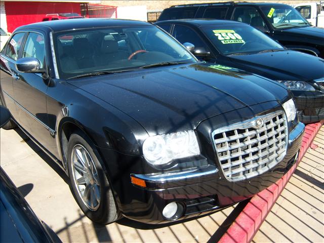 Chrysler 300C Base Sedan