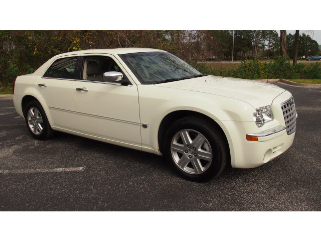 Chrysler 300C Base Unspecified