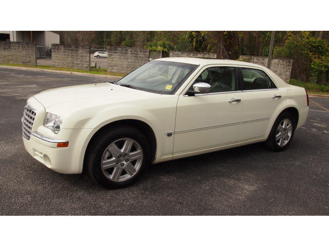 Chrysler 300C 2005 photo 2