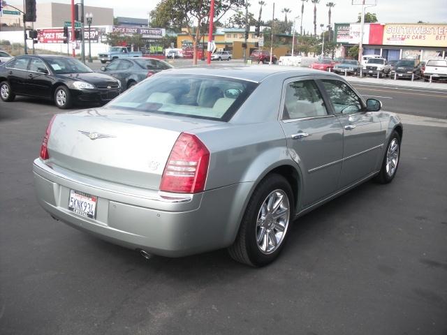 Chrysler 300C 2005 photo 3