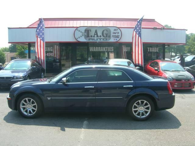 Chrysler 300C Base Sedan