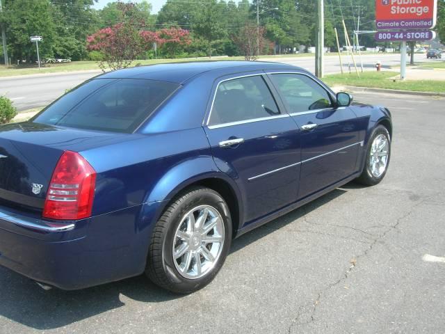 Chrysler 300C 2005 photo 2