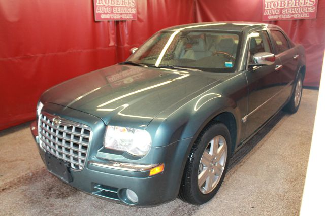Chrysler 300C 2005 photo 2