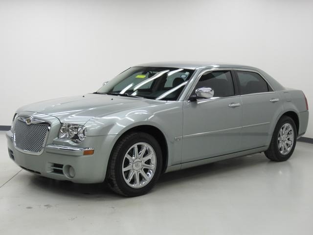 Chrysler 300C 2005 photo 2