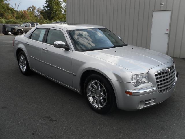 Chrysler 300C 2005 photo 2