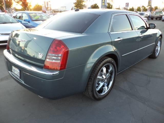 Chrysler 300C 2005 photo 1
