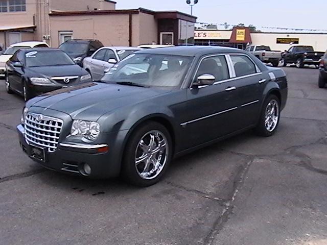 Chrysler 300C Base Sedan