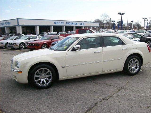 Chrysler 300C Regular Cab Sedan