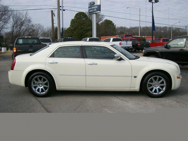 Chrysler 300C 2005 photo 2