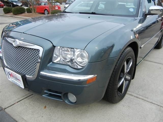 Chrysler 300C 2005 photo 2