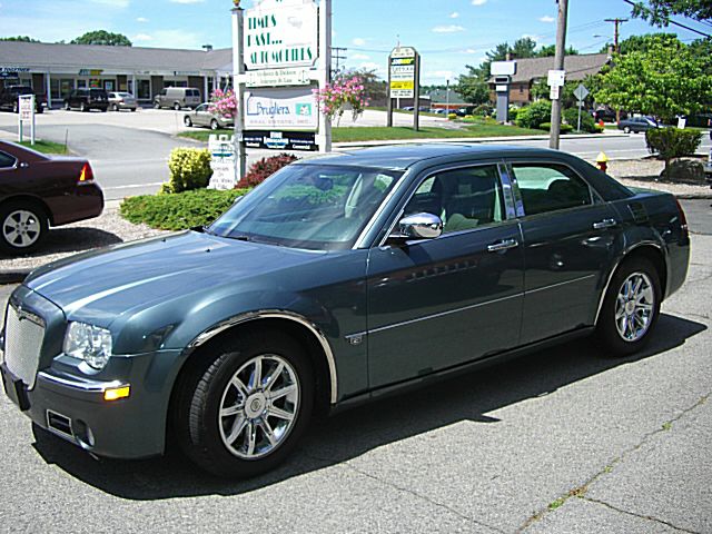 Chrysler 300C Regular Cab Sedan
