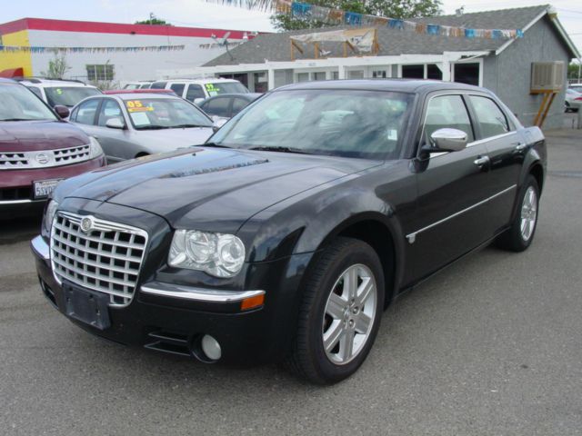 Chrysler 300C 2006 photo 2