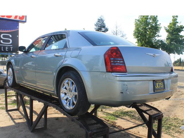 Chrysler 300C 2006 photo 10