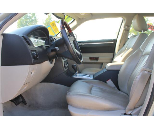 Chrysler 300C 2006 photo 11