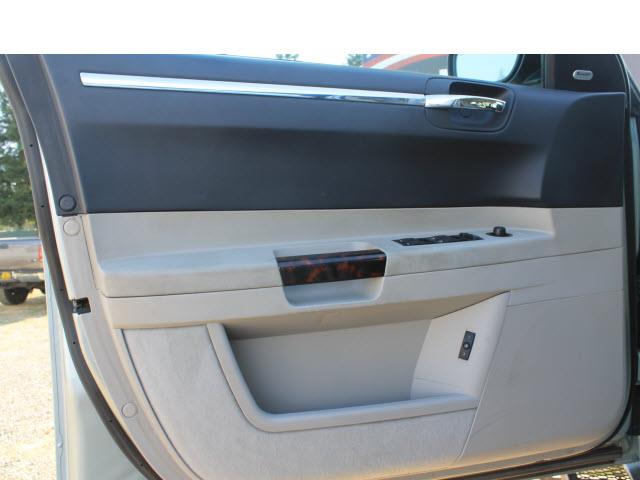 Chrysler 300C 2006 photo 2