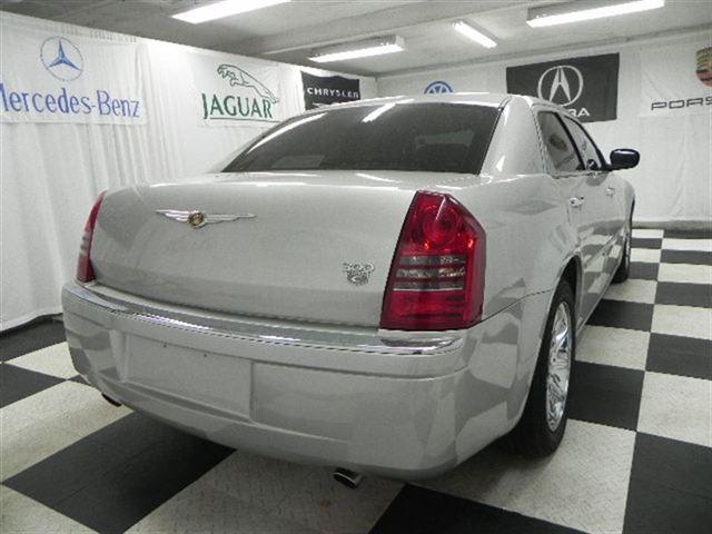 Chrysler 300C 2006 photo 2