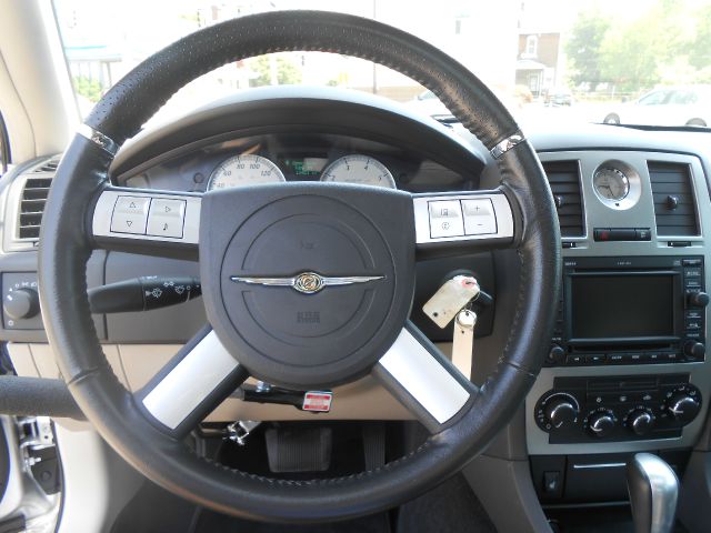 Chrysler 300C 2006 photo 13