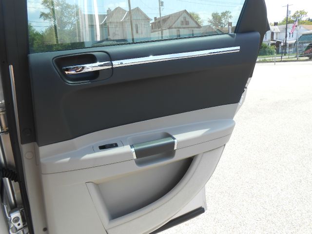 Chrysler 300C 2006 photo 25