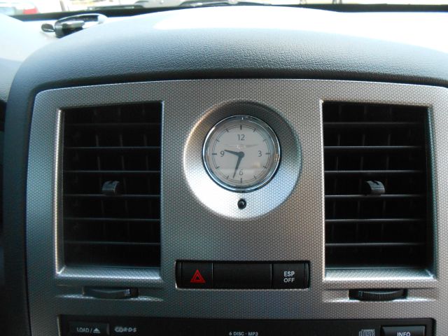 Chrysler 300C 2006 photo 39