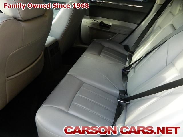 Chrysler 300C Base Sedan