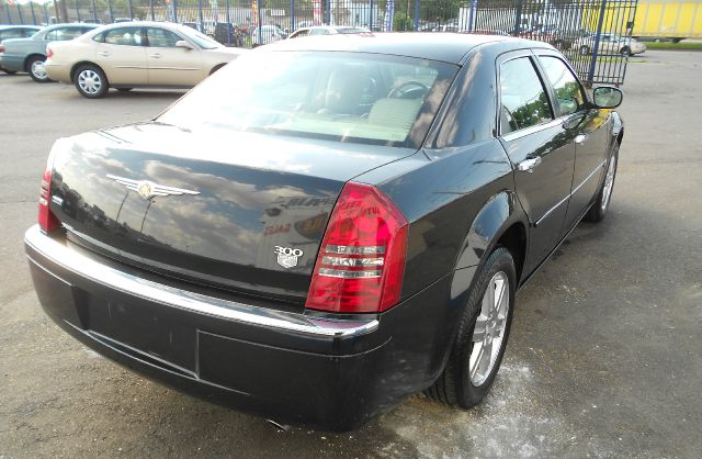 Chrysler 300C 2006 photo 2
