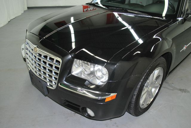 Chrysler 300C 2006 photo 12