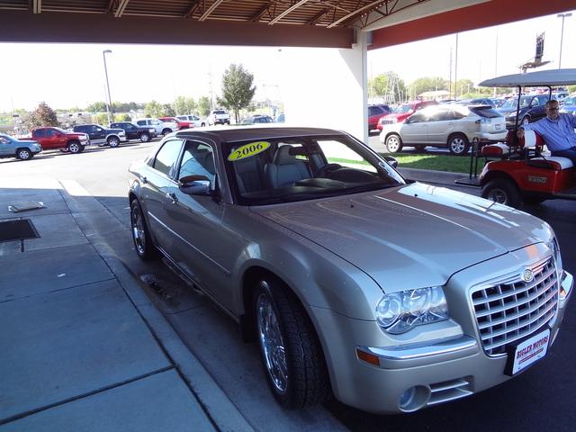 Chrysler 300C 2006 photo 2