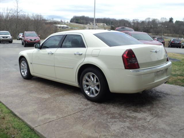 Chrysler 300C 2006 photo 3