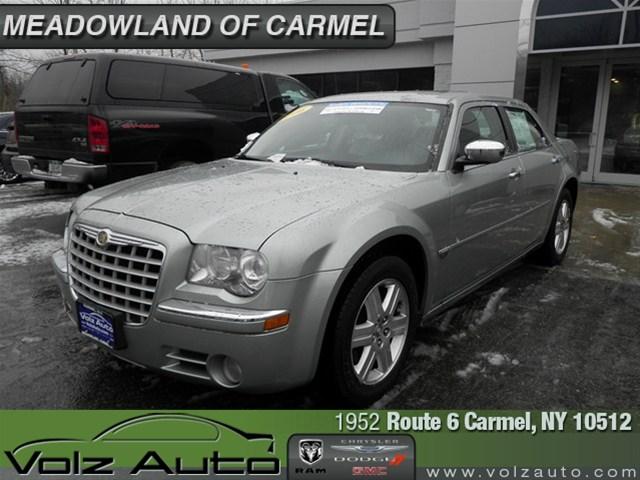 Chrysler 300C Base Sedan