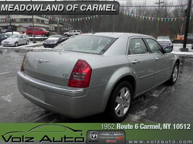 Chrysler 300C 2006 photo 2