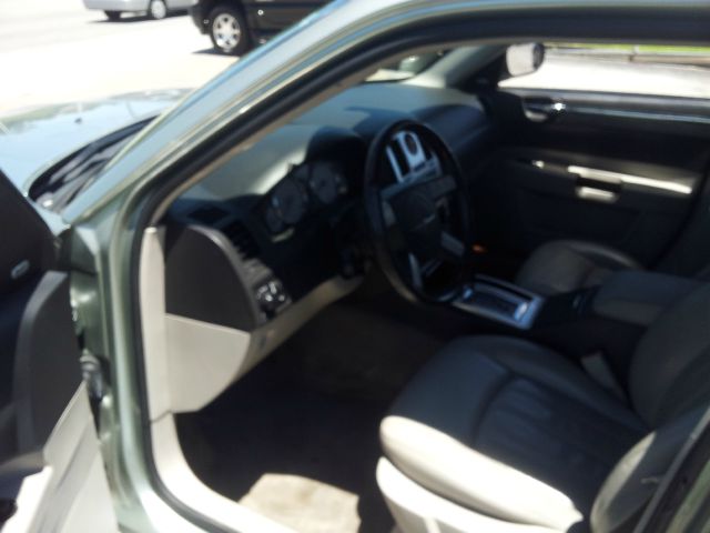 Chrysler 300C 2006 photo 16