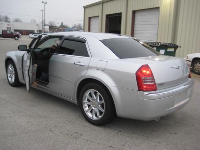 Chrysler 300C 2006 photo 2
