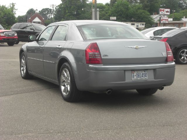 Chrysler 300C 2006 photo 2